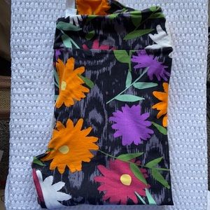 Lularoe size tc leggings. Like new.